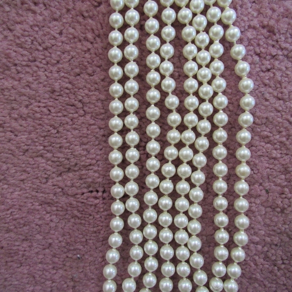Vintage Faux Pearl Necklace - Picture 3 of 10